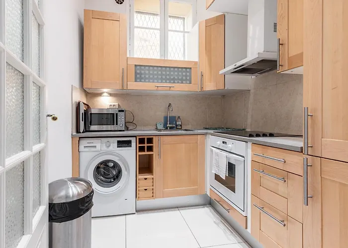 Wonderful And Bright Apartment Close To Everything