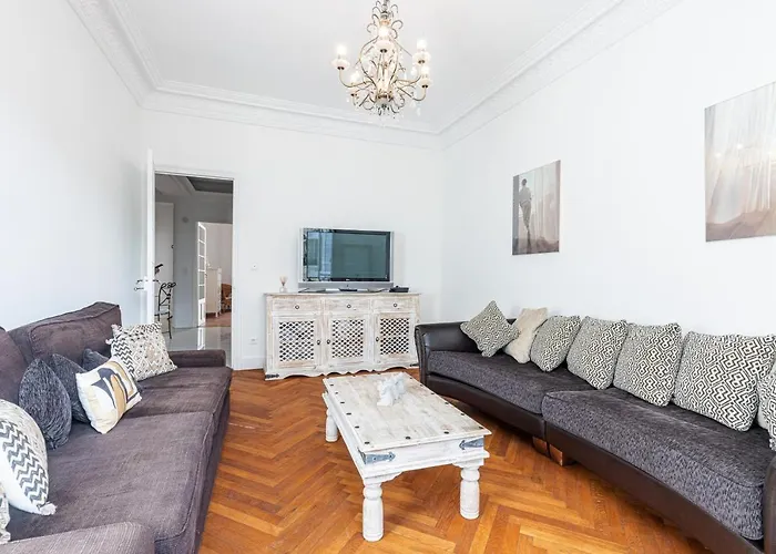 Wonderful And Bright Apartment Close To Everything