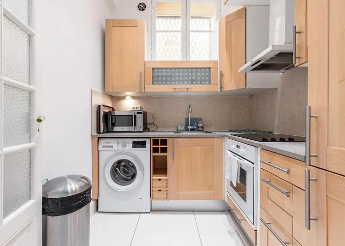 Wonderful And Bright Apartment Close To Everything