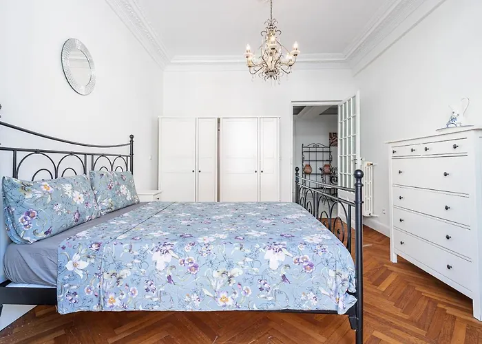 Wonderful And Bright Apartment Close To Everything